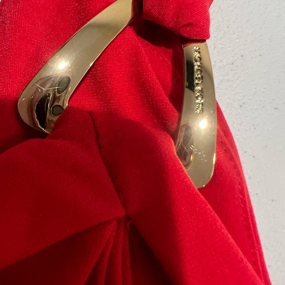 MICHAEL KORS red one-shoulder blouse with logo buckle SZ L NWT - Picture 3 of 9